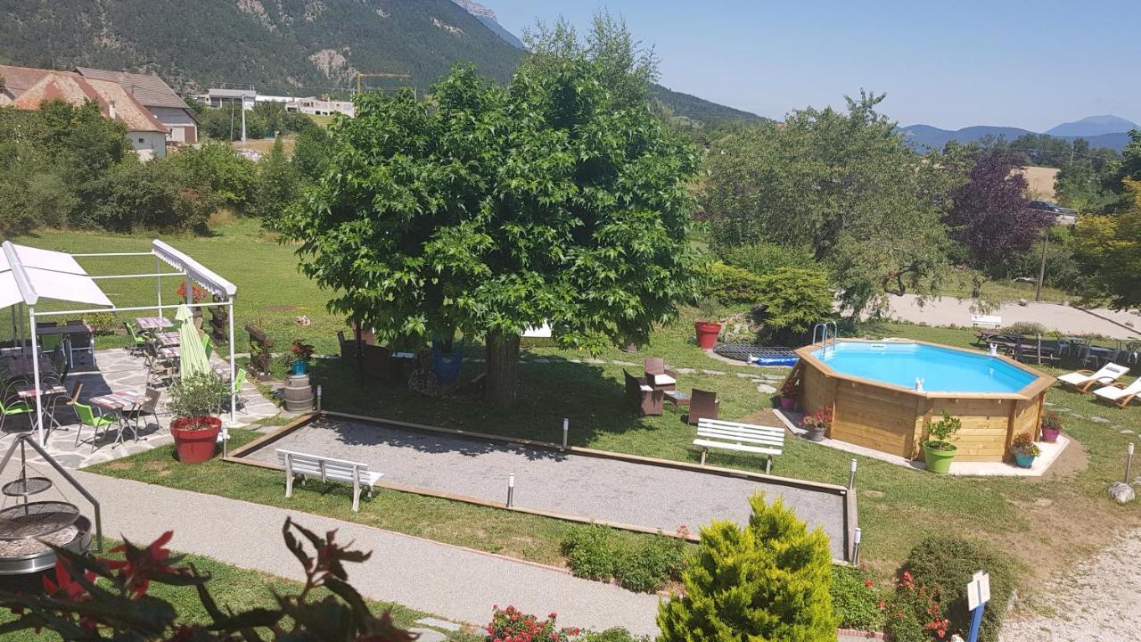 Clelles Hotel Restaurant Le Traineau מראה חיצוני תמונה