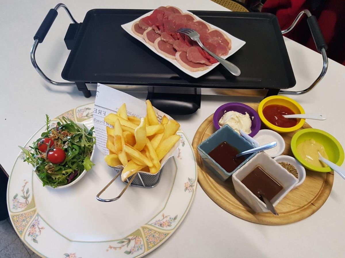 Clelles Hotel Restaurant Le Traineau מראה חיצוני תמונה